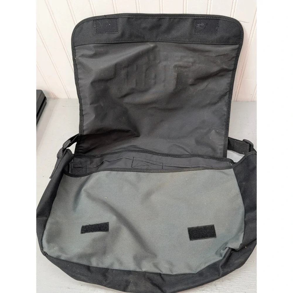 Thule Quest Travel‎ Messenger Bag Black Grey Canvas Adjustable Strap Car Top